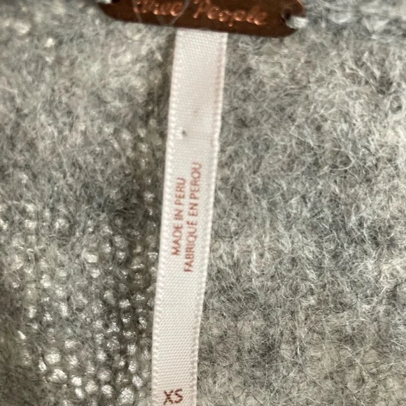 Free People Alpaca Wool Blend Cropped Cardigan
*made in Peru! - Picture 4 of 9